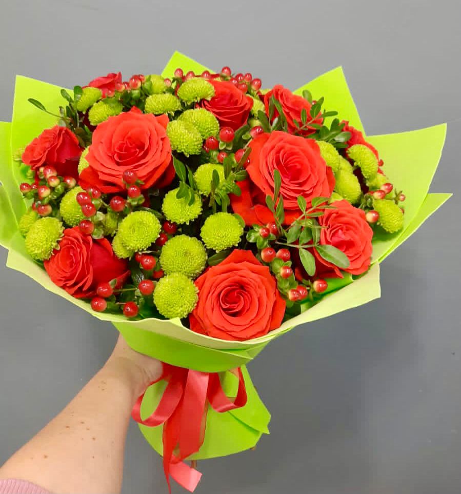 Букет цветов из: Хризантемы и Розы в Архангельской