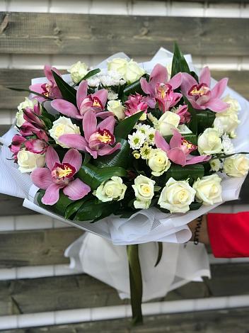 Букет цветов из: Розы и Хризантемы в Архангельской