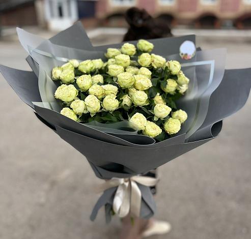 Букет Белые кустовые розы Солинеро в Архангельской