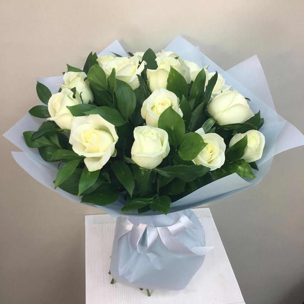 Букет 15 Белых роз Проуд в Архангельской