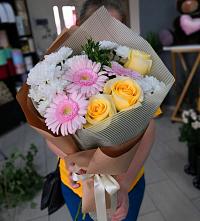 Букет цветов из:  Герберы, Розы и Хризантемы в Архангельской