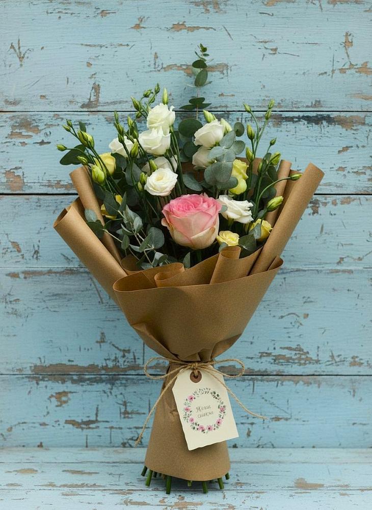 Букет цветов из: Розы и Лизиантусы в Архангельской