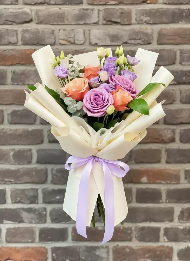 Букет цветов из: Лизиантусы и Розы в Архангельской