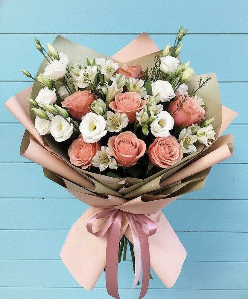 Букет цветов из: Розы, Альстромерии и Лизиантусы в Архангельской