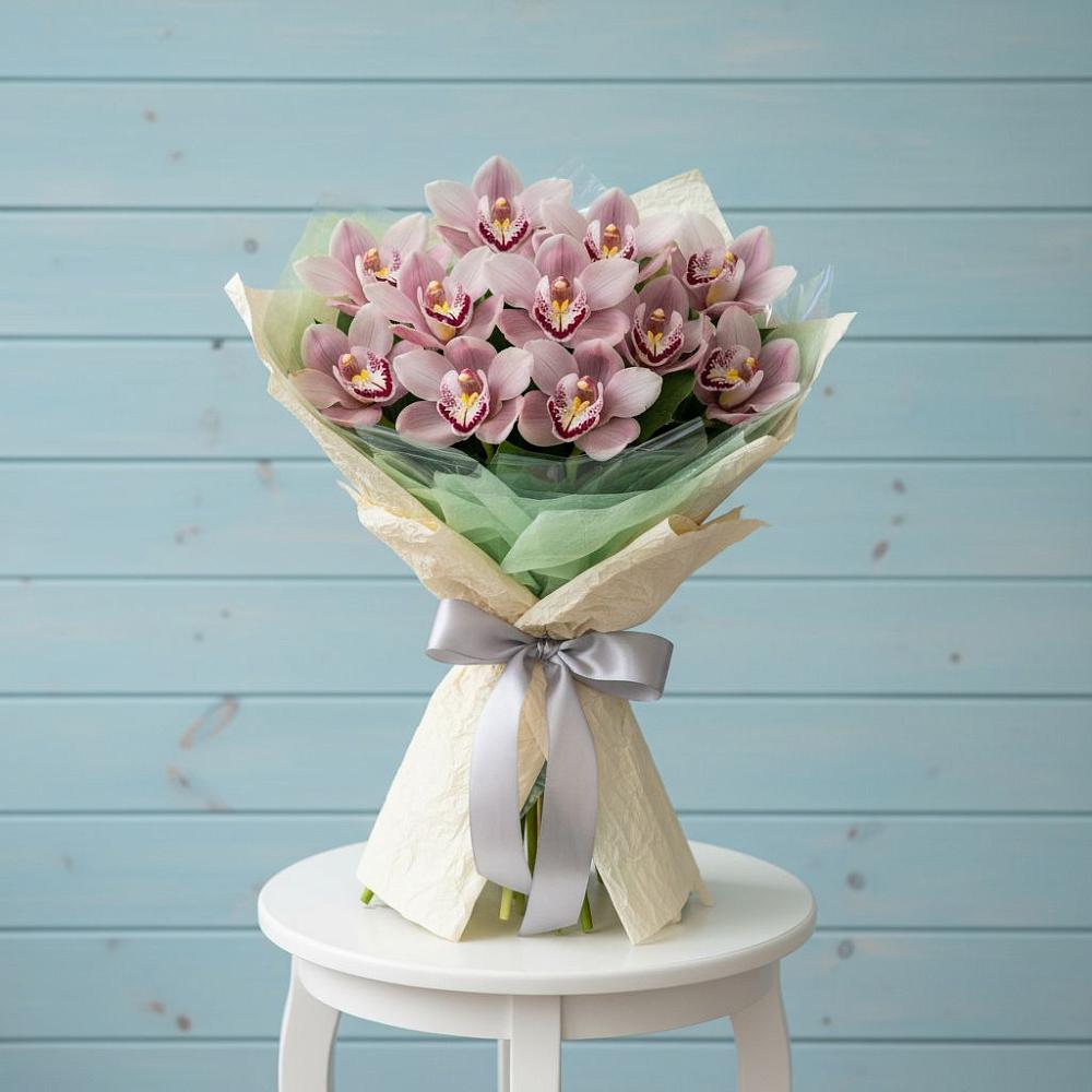 Букет цветов из: Орхидеи и Розы в Архангельской