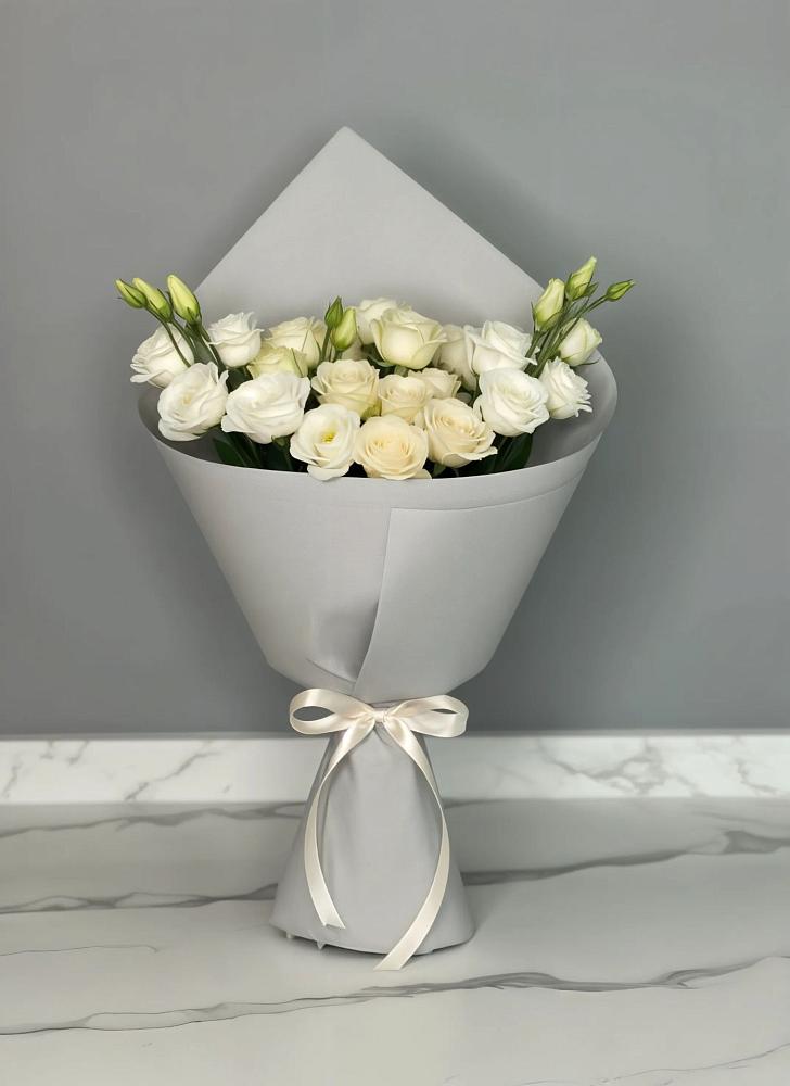 Букет цветов из: Розы и Лизиантусы в Архангельской