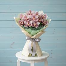 Букет цветов из:  Орхидеи и Розы в Архангельской