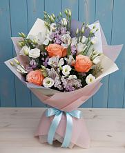 Букет цветов из:  Лизиантусы, Розы, Альстромерии и Гипсофила в Архангельской
