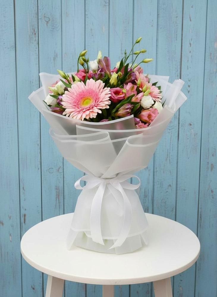 Букет цветов из: Герберы, Альстромерии и Лизиантусы в Архангельской