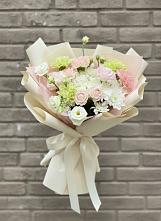 Букет цветов из:  Гвоздики, Розы, Лизиантусы и Хризантемы в Архангельской