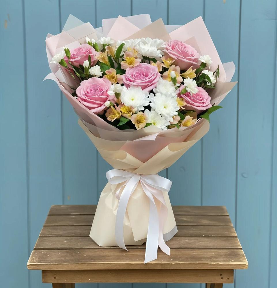 Букет цветов из: Гвоздики, Орхидеи и Розы в Архангельской