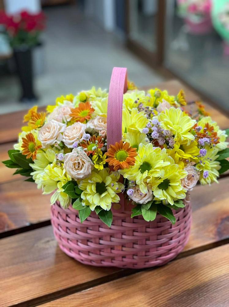 Цветочная композиция из Хризантемы и Розы в корзине в Архангельской