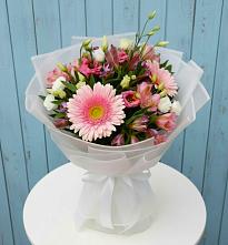 Букет цветов из:  Герберы, Альстромерии и Лизиантусы в Архангельской