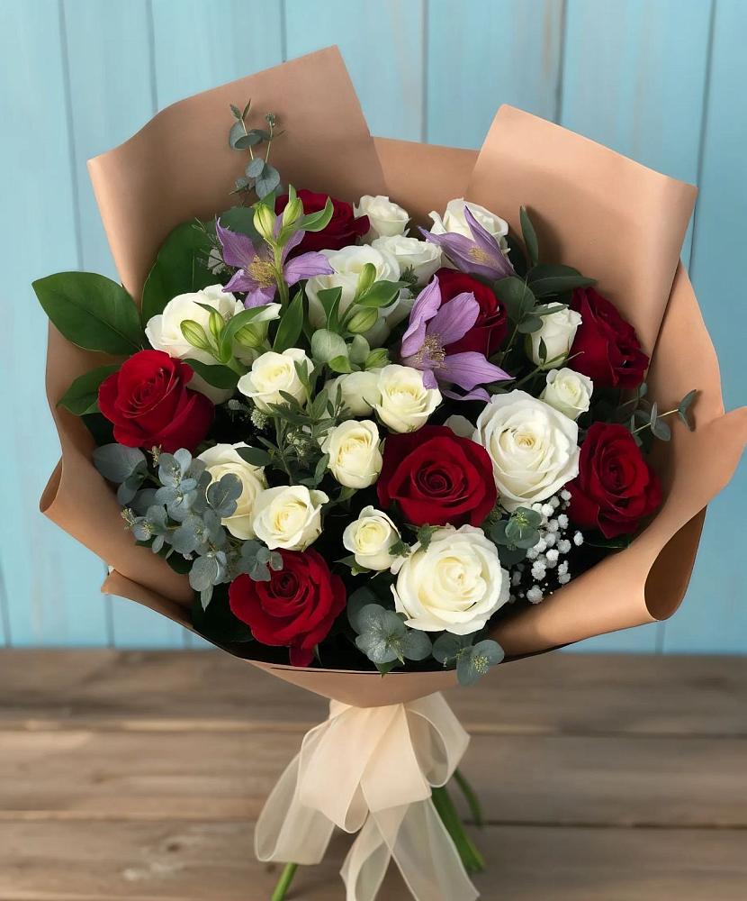 Букет цветов из: Розы и Альстромерии в Архангельской