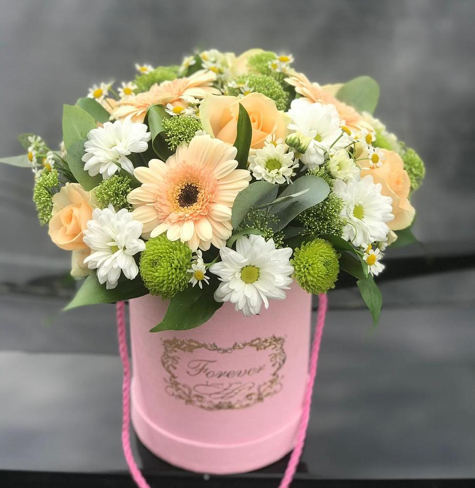 Цветочная композиция из Розы, Герберы и Хризантемы в шляпной коробке в Архангельской